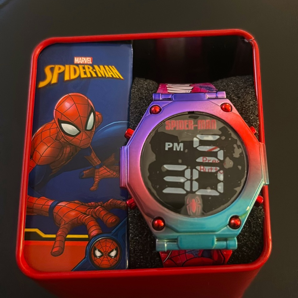New in Box Accutime Kids Marvel Spider-Man Digital Quartz Plastic Watch